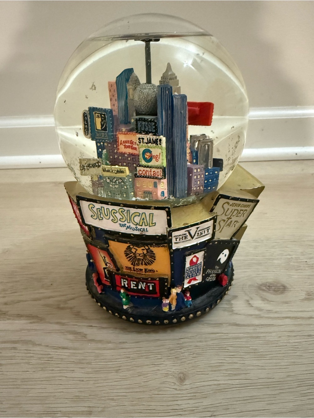 2001 Bloomingdale’s Musical Snow/Glitter Globe